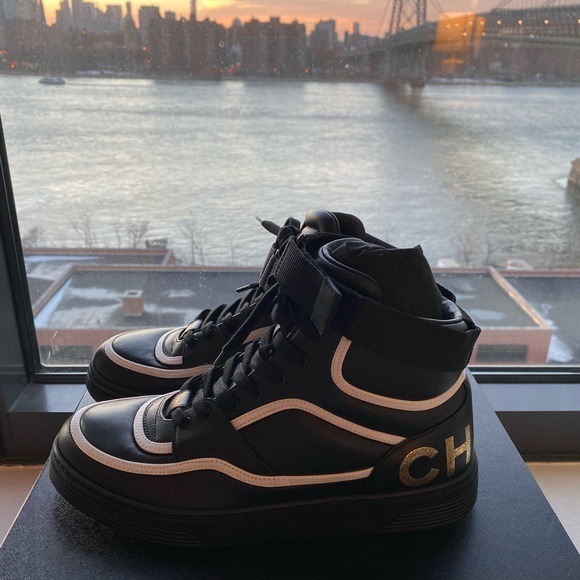 SOLD ❌ CHANEL Sneakers - Picture 3 of 8
